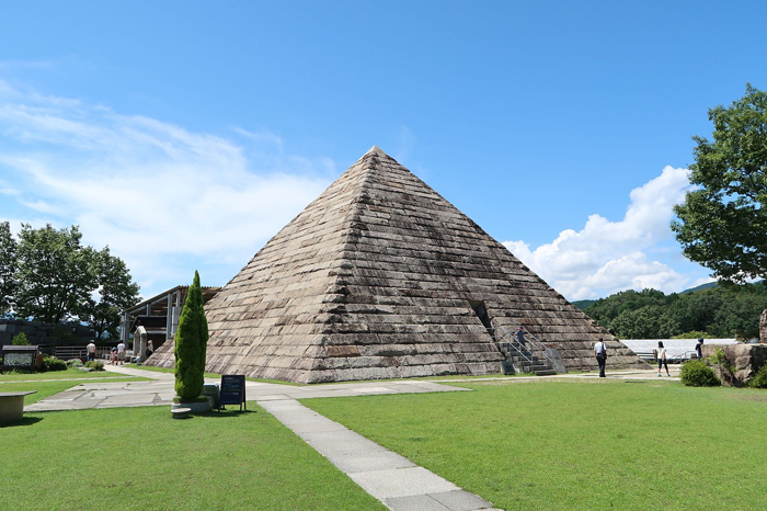 Pirámides Sumergidas de Japón y de Cuba